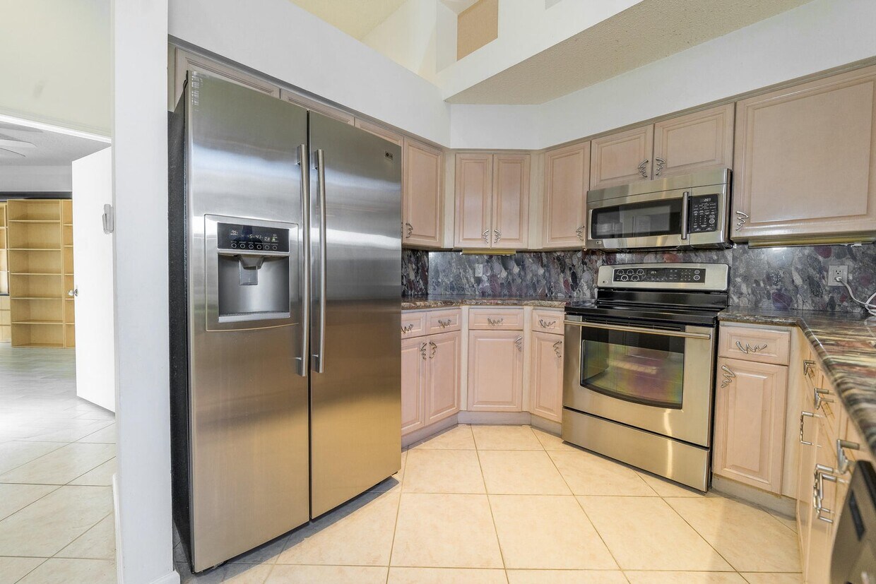 Primary Photo - 6608 NW 24th Ave
