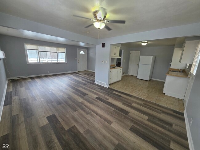 Building Photo - 10166 Southeastern Ave