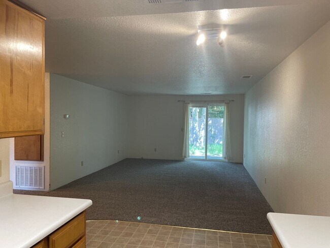 Foto del edificio - Very Nice 2 Bedroom 1 Bath Duplex in Grant...
