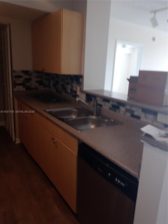 Foto del edificio - 1900 Van Buren St