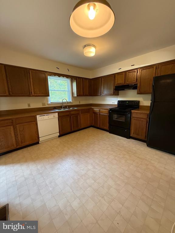 Building Photo - 900 Dewberry Dr
