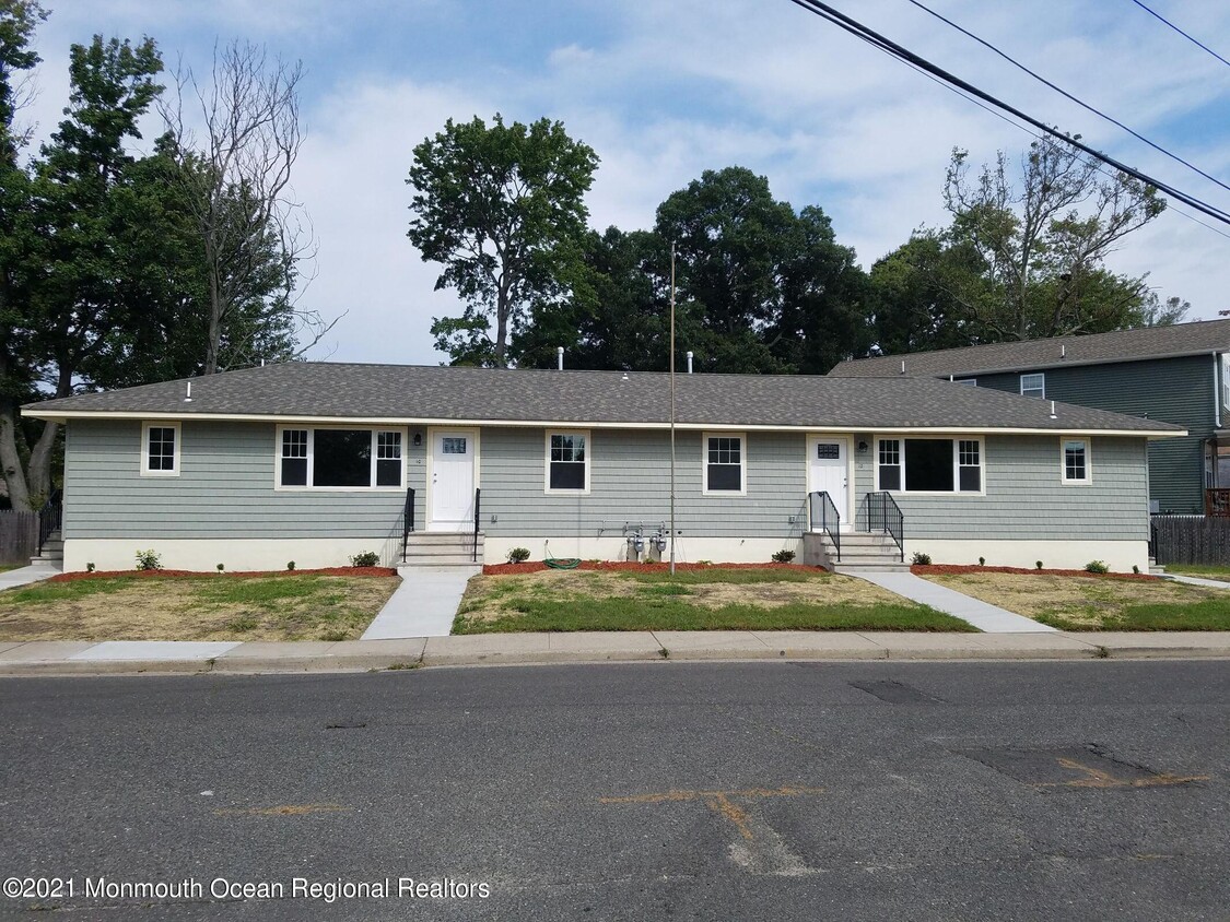 Primary Photo - 12 Forest Ave