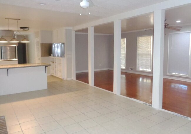 Foto del edificio - 4477 Glenhaven Dr