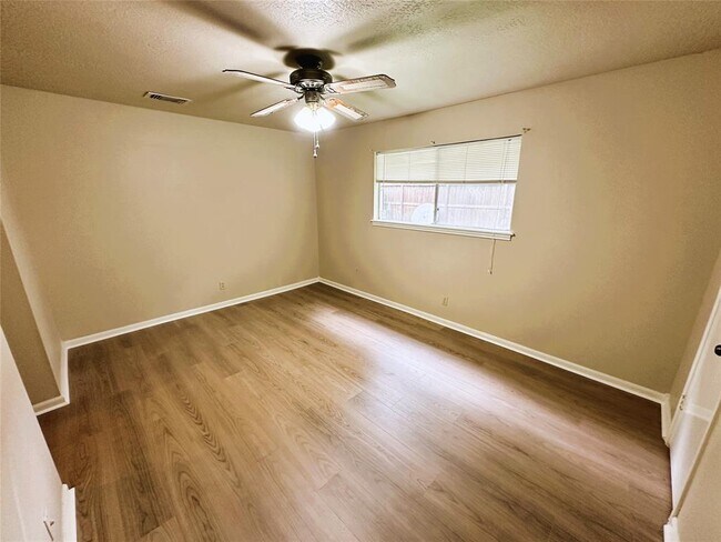 Building Photo - 15127 Forest Lodge Dr