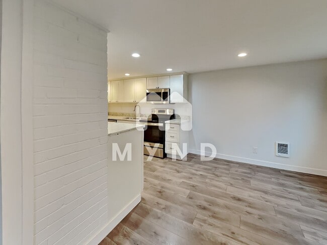 Building Photo - 303 S 104th St Apt B