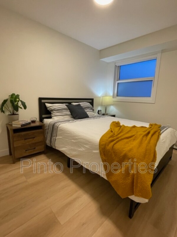 Building Photo - 8615-8108 108 St NW