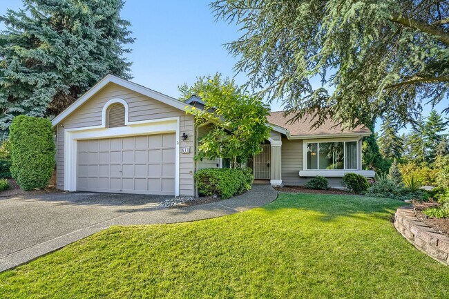 Foto del edificio - Well-Equipped 3 Bed 2 Bath Renton Home w/ 2-Car Attached Garage!