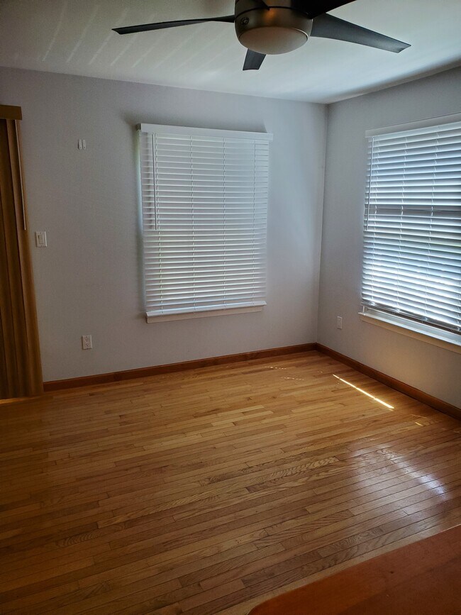 Living Room - 373 Artist Lake Dr