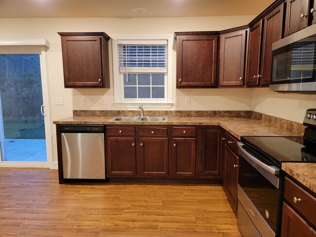 Foto del edificio - 143 Cedarwood Dr