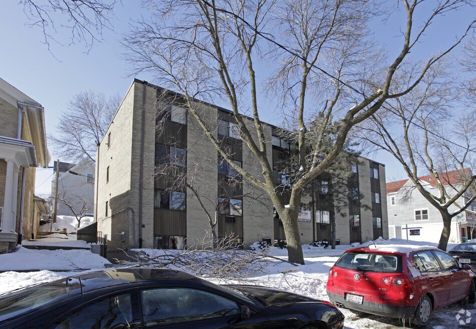 126-128 S Franklin St