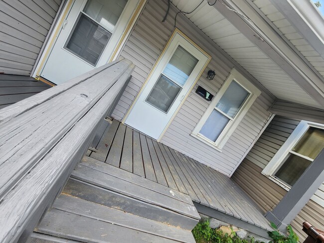 Building Photo - Quaint 1 bedroom apartment close to everyt...