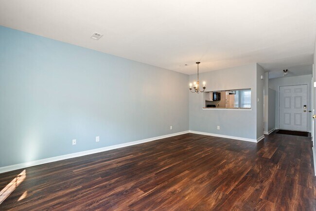 Building Photo - Close to UNC - 2 bedroom available now!