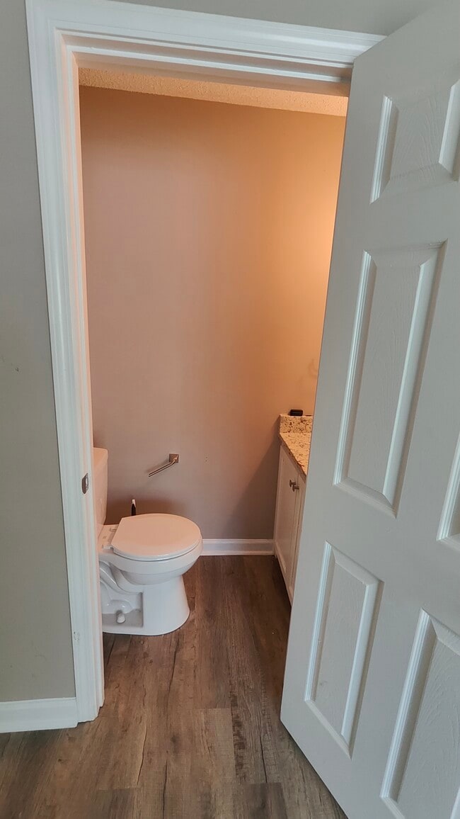 Building Photo - 108 Creekside Dr