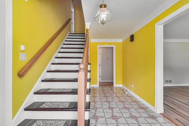 Building Photo - 665 Singley Dr