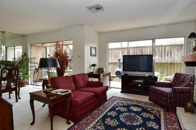 Foto del edificio - 20 Townhouse Ct