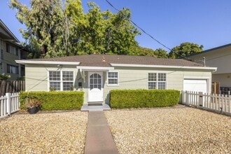 Building Photo - 496 Chiquita Ave