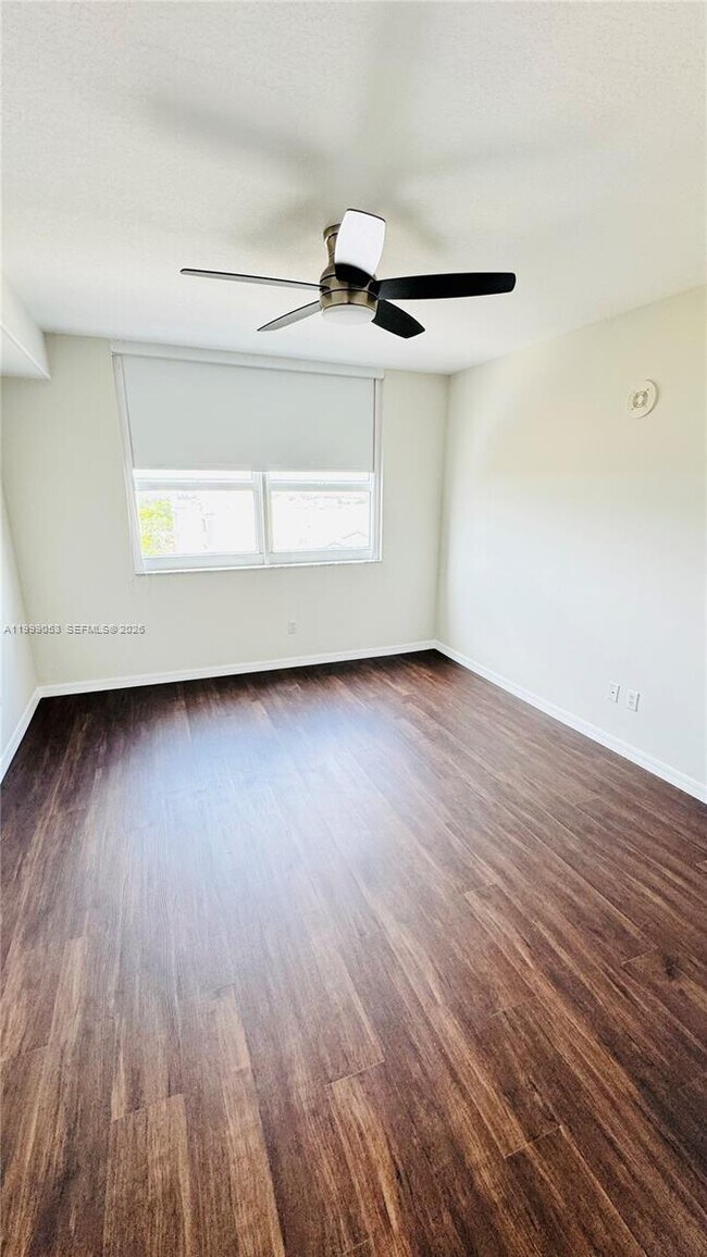 Building Photo - 2665 SW 37th Ave