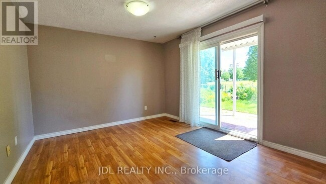 Building Photo - 233 Fairglen Ave