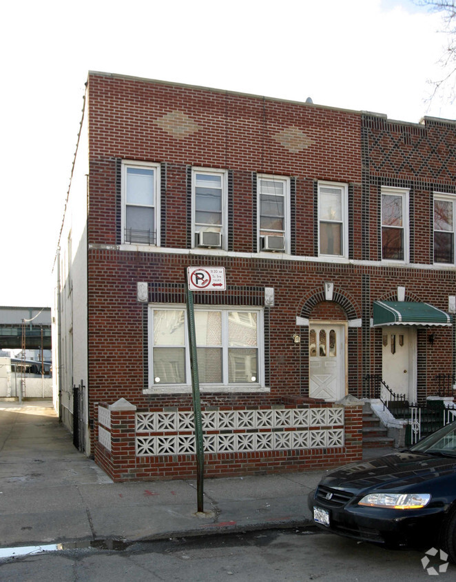 Primary Photo - 1418 E 2nd St