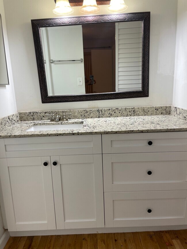 Master bathroom - 11901 NW 11th St