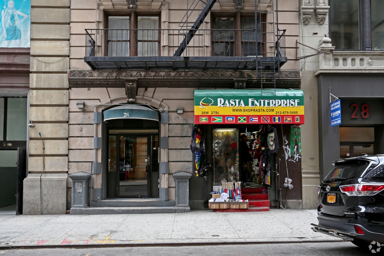 Building Photo - 26 W 27th St