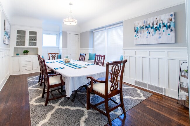 Comedor - 10605 Ashbury Ave