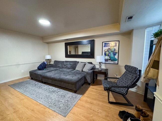 Building Photo - 582 N 500 E