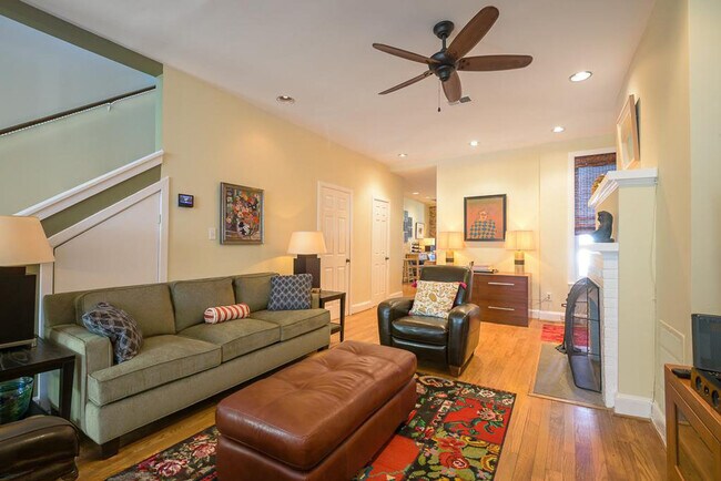 Foto del edificio - 504 Capitol Ct NE