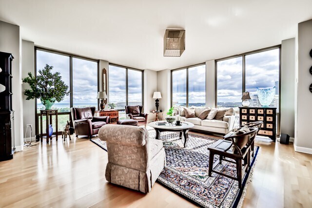 Building Photo - Luxurious 3 Bed, 2.5 Bath CORNER UNIT with...