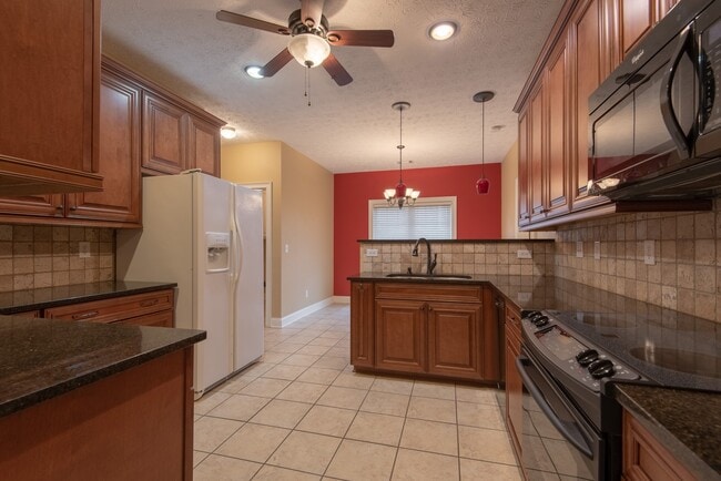 Building Photo - Shadow Bend Lane