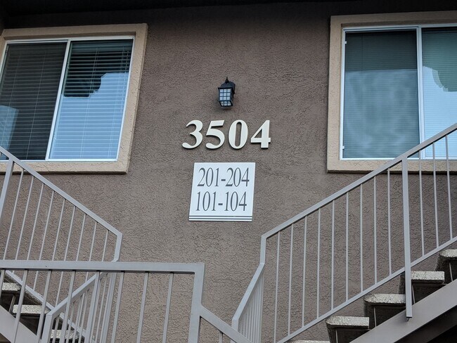 Foto del edificio - 3504 Desert Cliff St