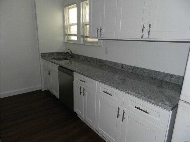 Foto del edificio - 239-10 Poplar St
