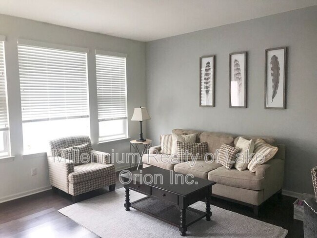 Foto del edificio - 1061 N Sherman Dr