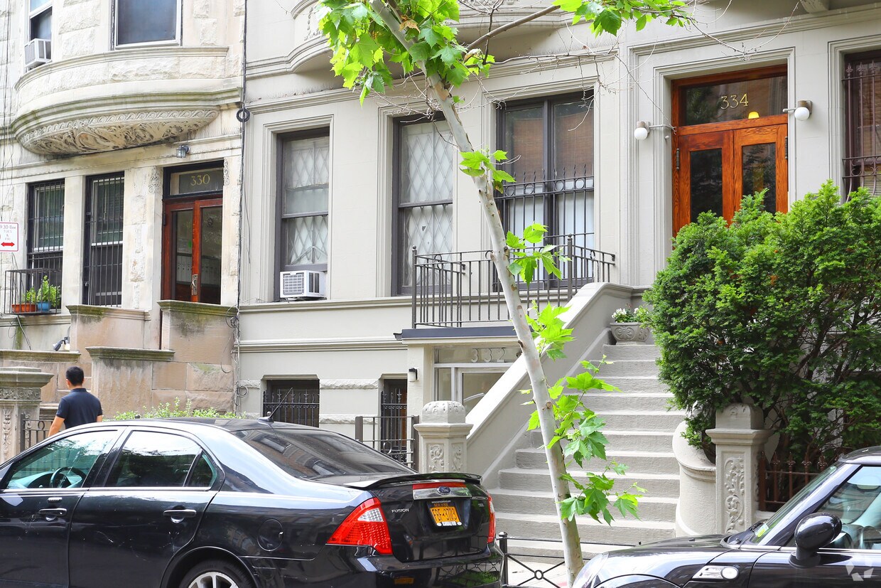 Building Photo - 332 W 88th St