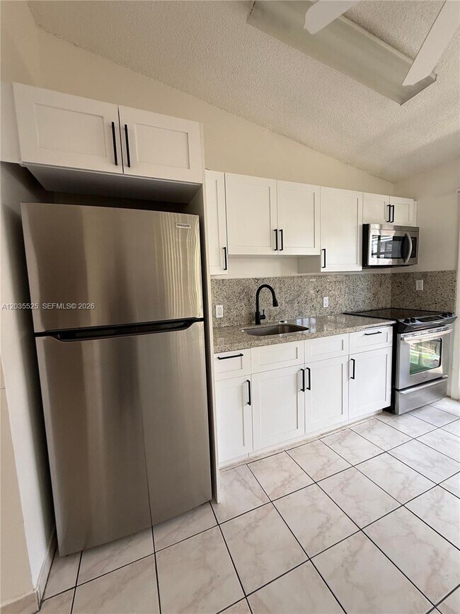 Foto del edificio - 10968 SW 5th St
