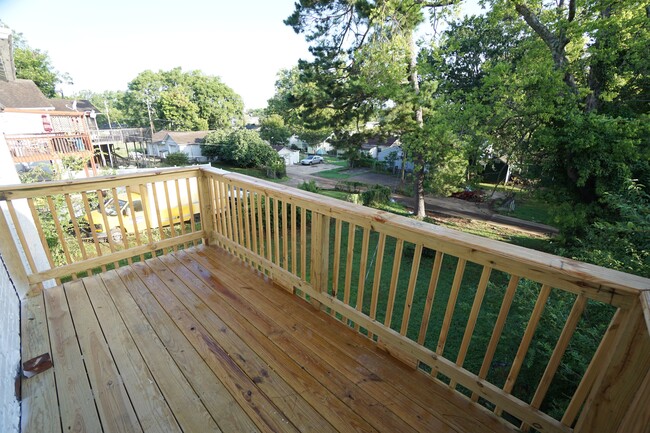 Building Photo - 1028 41st St