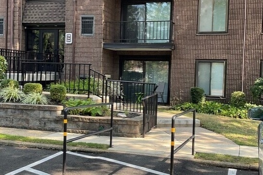 Main entrance - 21 Oakridge Dr