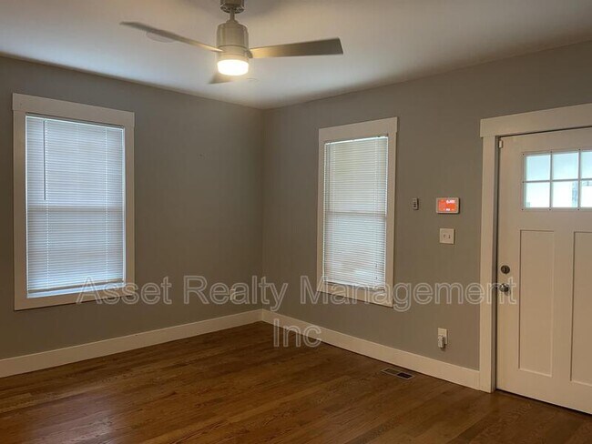 Foto del edificio - 2300 E Glenwood Ave