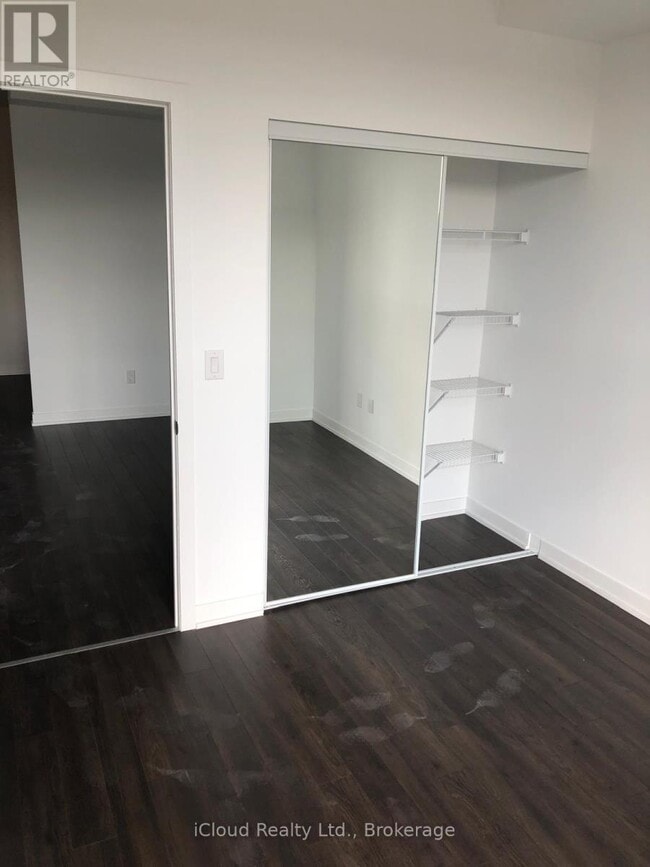 Building Photo - 550 N Service Rd