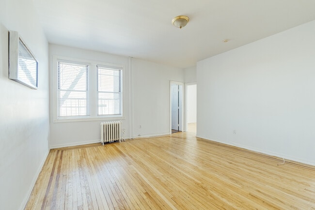 Building Photo - 851 Boulevard E