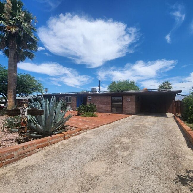 Photo - $1,995.00 Love this Midtown Midcentury 3 b... House