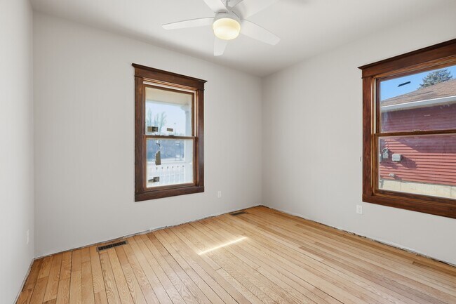 Foto del edificio - 808 W Main St