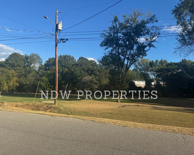 Foto del edificio - 3408 Greenbriar Dr