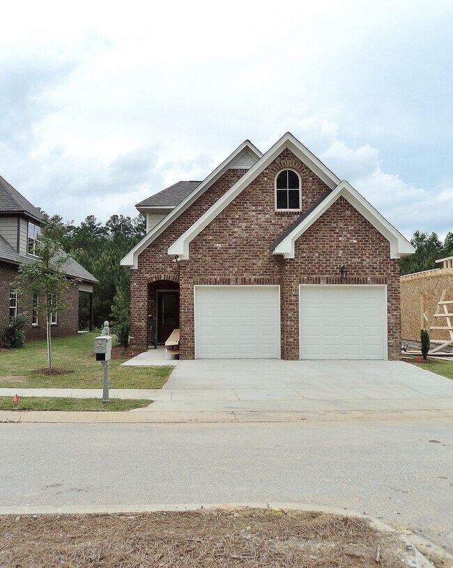 Building Photo - Home for Rent in Lake Cyrus... Available t...