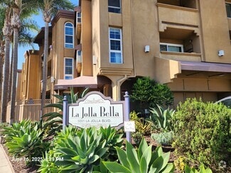 Building Photo - 5051 La Jolla Blvd