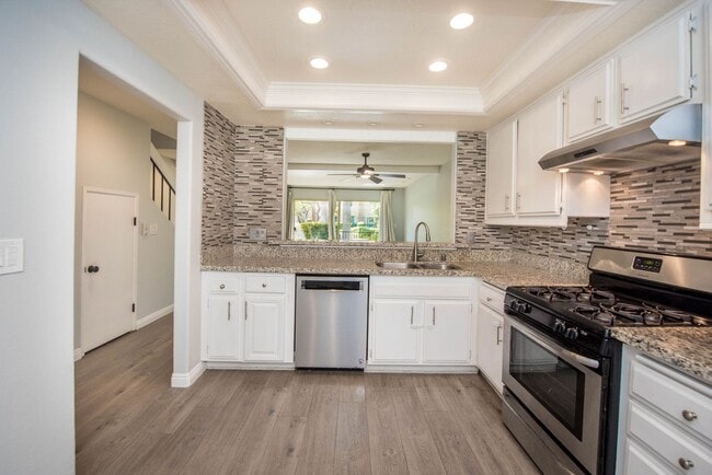 Building Photo - Huntington Beach Townhome