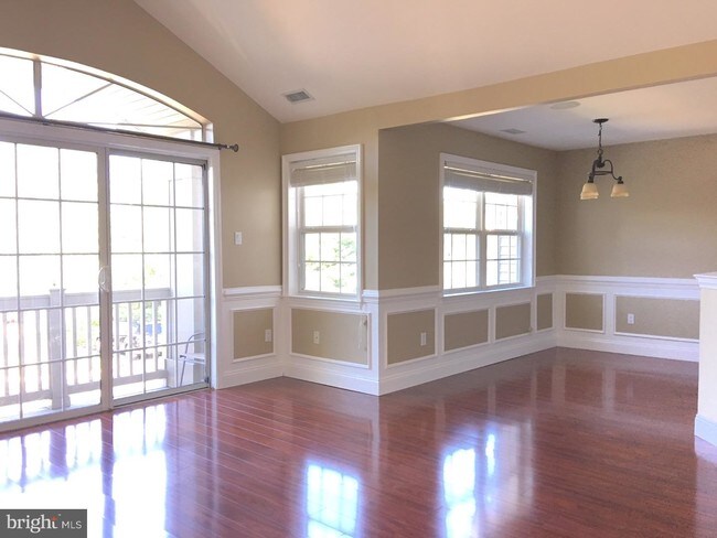 Building Photo - 307 Alexander Ct