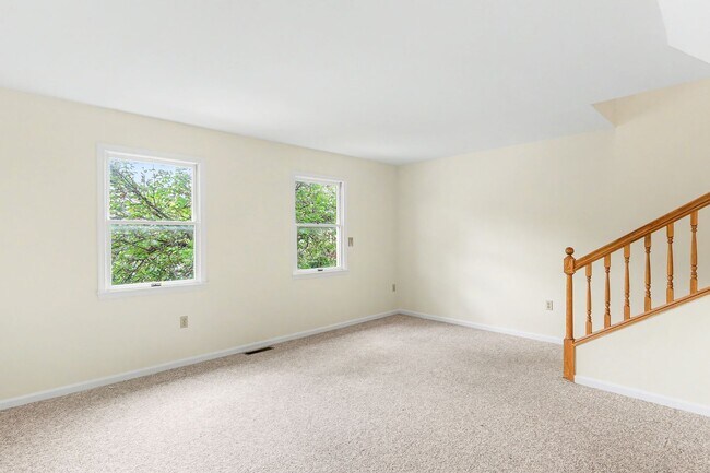 Foto del edificio - Two bedroom, one and a half bathroom end townhome in Harrisburg