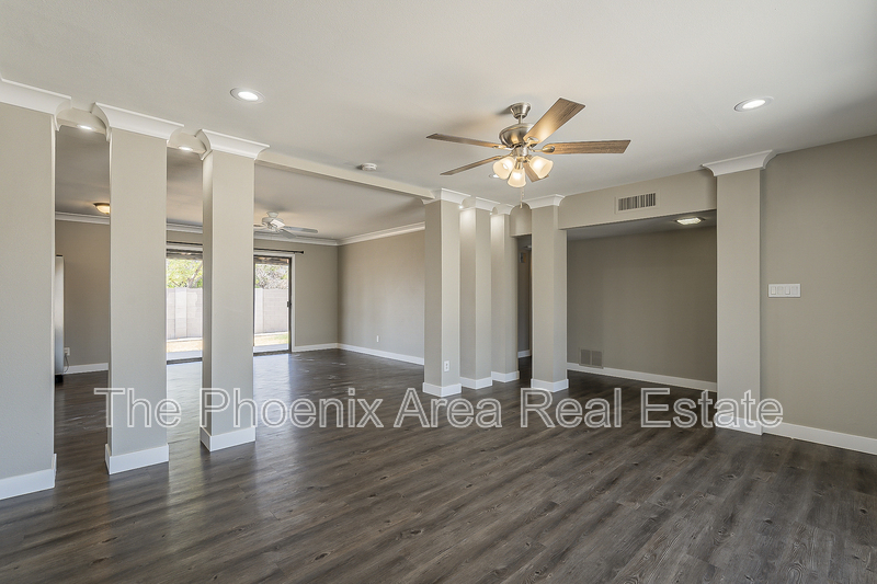 Foto principal - 8439 E Palm Ln