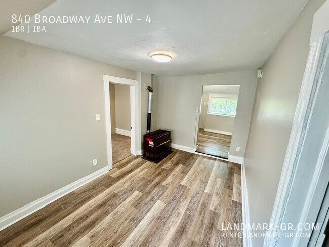 Foto del edificio - 840 Broadway Ave NW